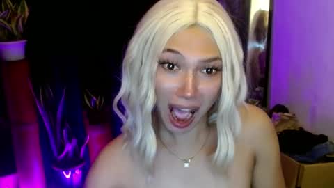 Snapshot of aphr0dite_x chatting on December 1, 8:09 pm Roman Goddess online show from December 1, 8:09 pm