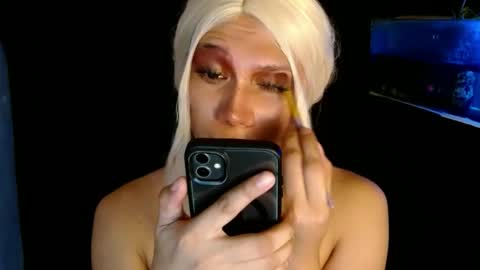 Snapshot of aphr0dite_x chatting on December 29, 6:14 am Roman Goddess online show from December 29, 6:14 am