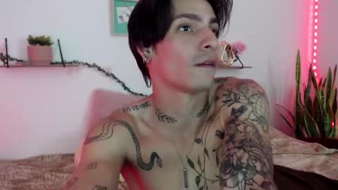 Snapshot of apolo01_ chatting on January 1, 5:00 pm Apolo online show from January 1, 5:00 pm