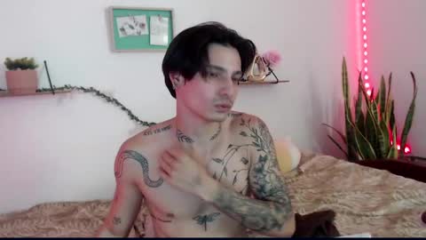 Snapshot of apolo01_ chatting on January 4, 7:23 pm Apolo online show from January 4, 7:23 pm