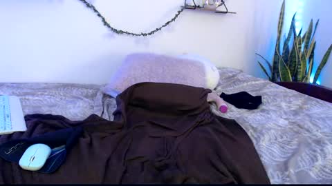 Snapshot of apolo01_ chatting on January 12, 7:10 pm Apolo online show from January 12, 7:10 pm