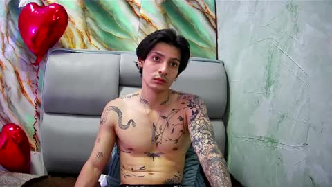 Snapshot of apolo01_ chatting on February 13, 5:01 pm Apolo online show from February 13, 5:01 pm