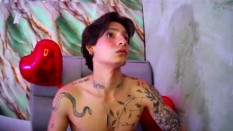 Snapshot of apolo01_ chatting on February 14, 8:26 pm Apolo online show from February 14, 8:26 pm