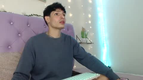 Snapshot of apolo01_ chatting on March 2, 4:42 pm Apolo online show from March 2, 4:42 pm