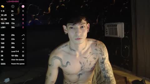 Snapshot of apolo01_ chatting on December 13, 11:21 pm Apolo online show from December 13, 11:21 pm