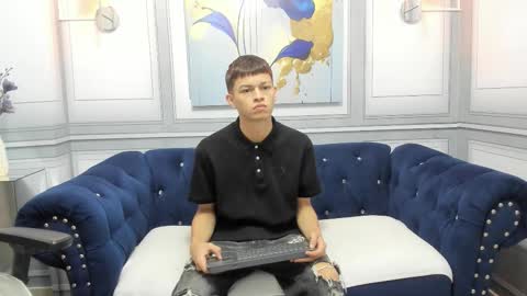 Snapshot of apolo_jonnes chatting on March 4, 3:01 am online show from March 4, 3:01 am