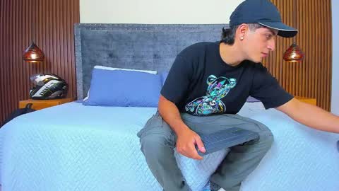 Apolo online show from October 25, 7:30 pm