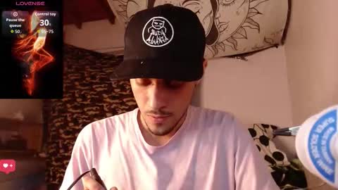 Snapshot of apolo_s chatting on December 4, 7:17 am Andres online show from December 4, 7:17 am