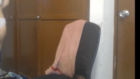 Snapshot of apolosbitch chatting on October 1, 10:27 pm Nix online show from October 1, 10:27 pm