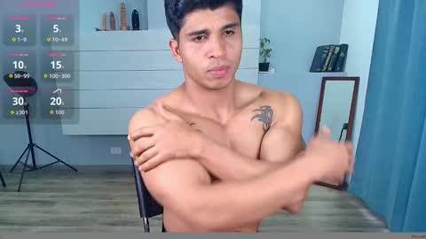 Snapshot of apolotherock chatting on November 12, 7:13 pm Apolo online show from November 12, 7:13 pm