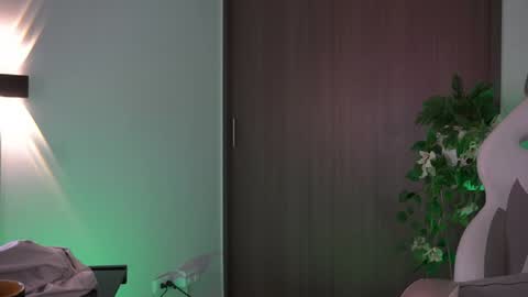 Snapshot of appolo_allen chatting on December 19, 10:42 pm insta appolo master online show from December 19, 10:42 pm