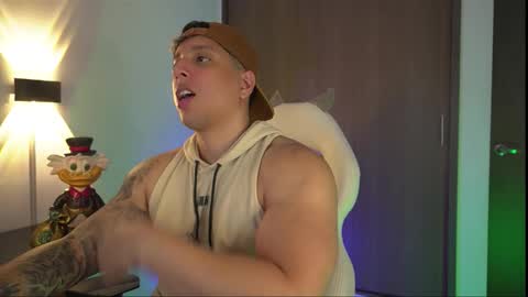 Snapshot of appolo_allen chatting on October 23, 6:13 am insta appolo master online show from October 23, 6:13 am