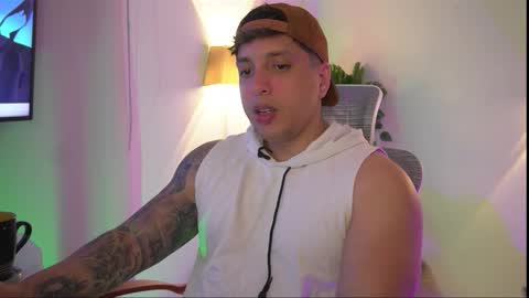 Snapshot of appolo_allen chatting on November 19, 12:43 am insta appolo master online show from November 19, 12:43 am