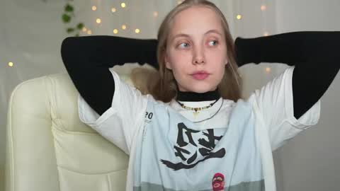  REYNA  my friend   online show from December 10, 8:38 pm