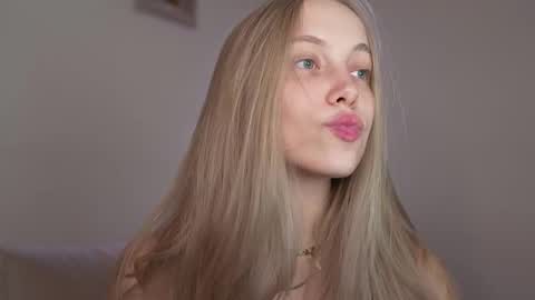  REYNA  my friend   online show from December 2, 5:30 pm