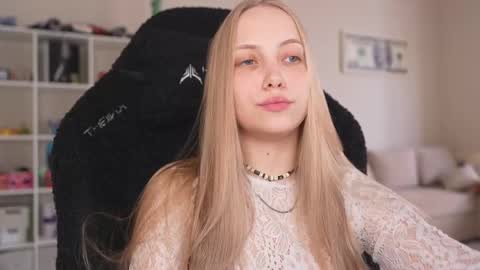  REYNA  my friend   online show from May 5, 3:09 pm