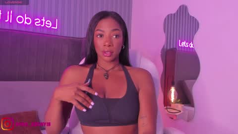Snapshot of april_ebony18_ chatting on January 20, 10:40 am April online show from January 20, 10:40 am