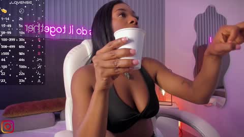 Snapshot of april_ebony18_ chatting on January 29, 10:37 am April online show from January 29, 10:37 am
