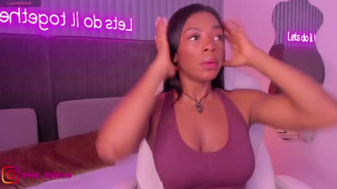 Snapshot of april_ebony18_ chatting on February 4, 10:32 am April online show from February 4, 10:32 am