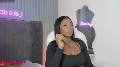 Snapshot of april_ebony18_ chatting on February 7, 10:40 am April online show from February 7, 10:40 am