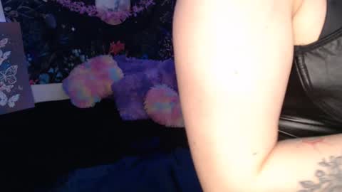 Snapshot of april_l6 chatting on November 22, 10:09 pm april_l6 online show from November 22, 10:09 pm