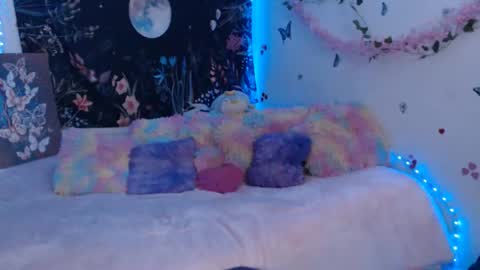 april_l6 online show from April 1, 12:00 am