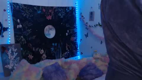 april_l6 online show from April 1, 11:24 pm