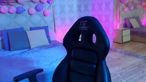 Snapshot of april_tay1 chatting on March 4, 4:07 am APRIL online show from March 4, 4:07 am