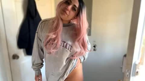 Snapshot of aprilanna chatting on January 6, 9:00 pm AnnaApril420 online show from January 6, 9:00 pm