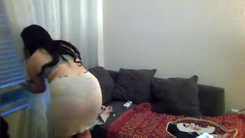 Snapshot of aprilanna chatting on February 8, 6:01 am AnnaApril420 online show from February 8, 6:01 am