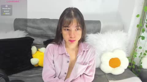 Snapshot of aprildubois_ chatting on February 26, 5:28 pm April online show from February 26, 5:28 pm