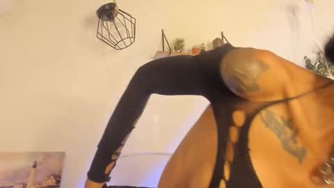 aprillebony319262 online show from March 17, 6:22 pm