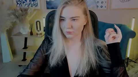 Snapshot of aprilserenity chatting on October 26, 1:22 am April. All year round. online show from October 26, 1:22 am