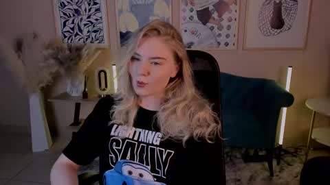 Snapshot of aprilserenity chatting on November 14, 12:53 am April. All year round. online show from November 14, 12:53 am