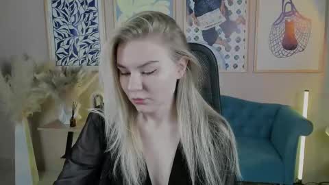 Snapshot of aprilserenity chatting on November 24, 10:53 pm April. All year round. online show from November 24, 10:53 pm