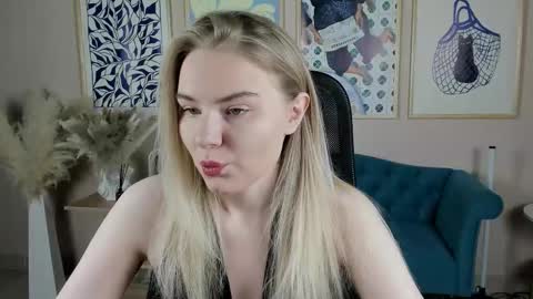 Snapshot of aprilserenity chatting on November 26, 1:28 am April. All year round. online show from November 26, 1:28 am