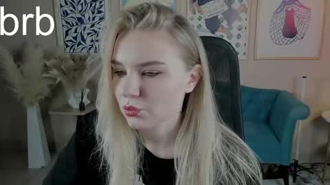 Snapshot of aprilserenity chatting on November 28, 10:45 pm April. All year round. online show from November 28, 10:45 pm