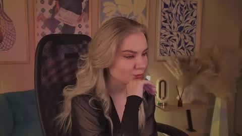 Snapshot of aprilserenity chatting on December 2, 11:45 pm April. All year round. online show from December 2, 11:45 pm