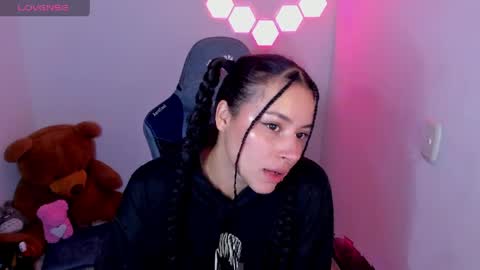 aqua emilly online show from April 6, 11:38 pm