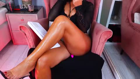 Snapshot of aqueenmonica chatting on September 18, 1:57 pm AQueenMonica online show from September 18, 1:57 pm