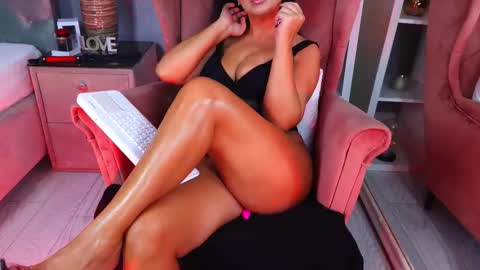 Snapshot of aqueenmonica chatting on October 13, 5:02 pm AQueenMonica online show from October 13, 5:02 pm