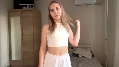 Emi online show from November 16, 1:17 pm