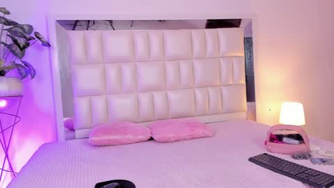 Snapshot of aradia_01 chatting on January 9, 7:21 am online show from January 9, 7:21 am