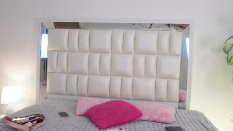 Snapshot of aradia_01 chatting on February 8, 4:36 am online show from February 8, 4:36 am