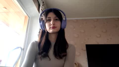 Mia online show from December 3, 11:08 am