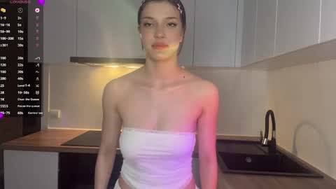 Caroline online show from April 17, 7:06 pm