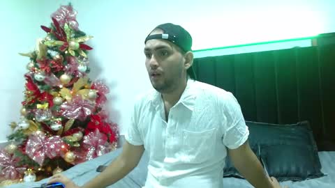 aresandapolo_ online show from December 1, 11:25 pm