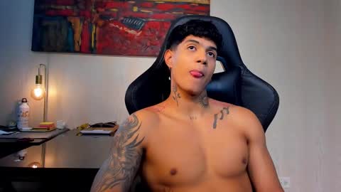 Snapshot of aress444 chatting on November 12, 12:44 am aress444 online show from November 12, 12:44 am