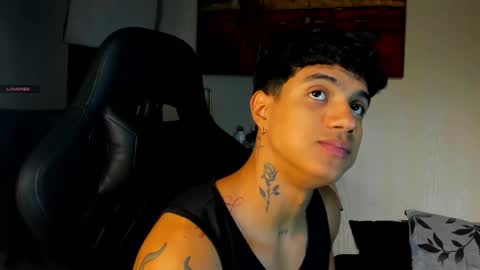 Snapshot of aress444 chatting on November 28, 8:11 pm aress444 online show from November 28, 8:11 pm