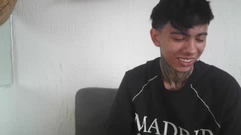 Snapshot of aress_1 chatting on October 26, 4:35 pm Ares online show from October 26, 4:35 pm